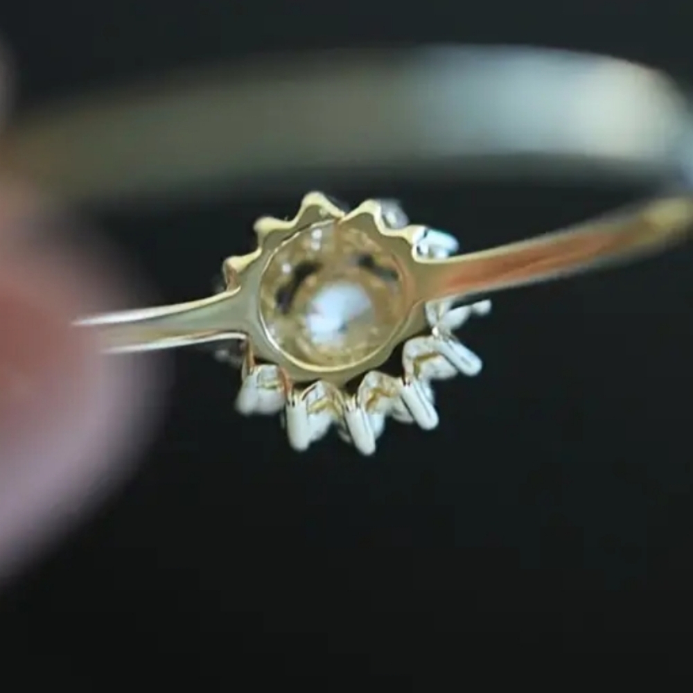 Luxurious and Delicate Flower 925 Sterling Silver Ring for Her. - Picture 4 of 8